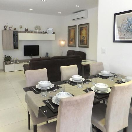Cozy Rooms - Great Bus Connections - Free Parking Mosta Bagian luar foto