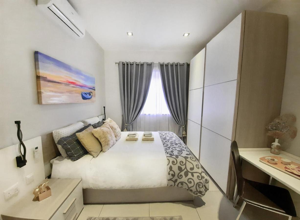 Cozy Rooms - Great Bus Connections - Free Parking Mosta Bagian luar foto