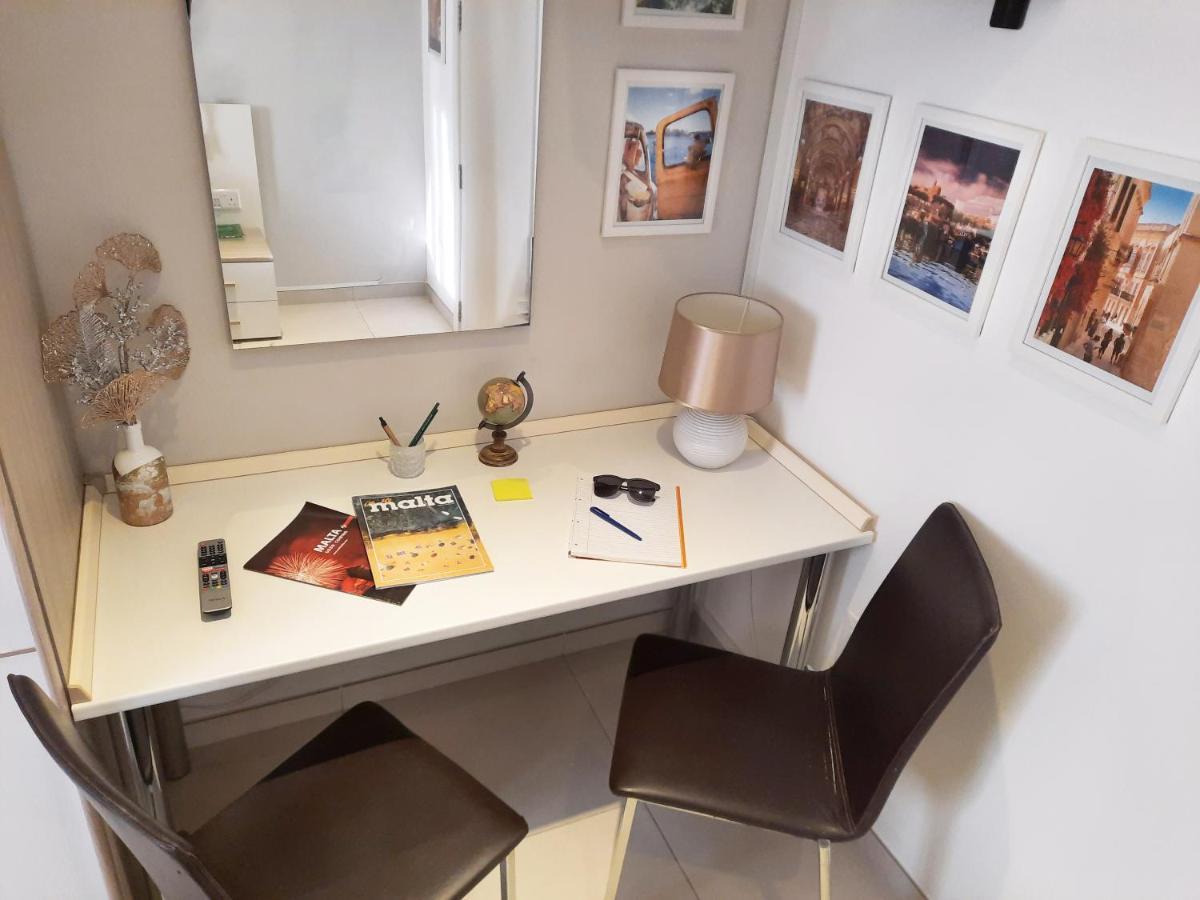 Cozy Rooms - Great Bus Connections - Free Parking Mosta Bagian luar foto