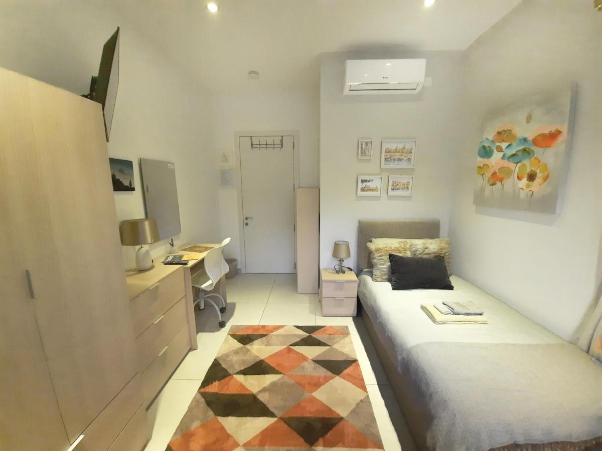 Cozy Rooms - Great Bus Connections - Free Parking Mosta Bagian luar foto