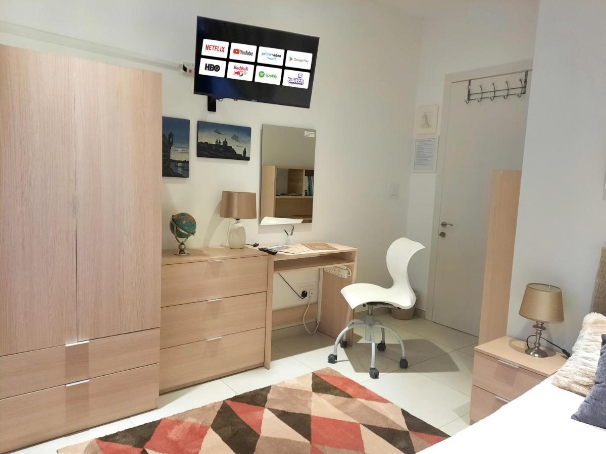 Cozy Rooms - Great Bus Connections - Free Parking Mosta Bagian luar foto