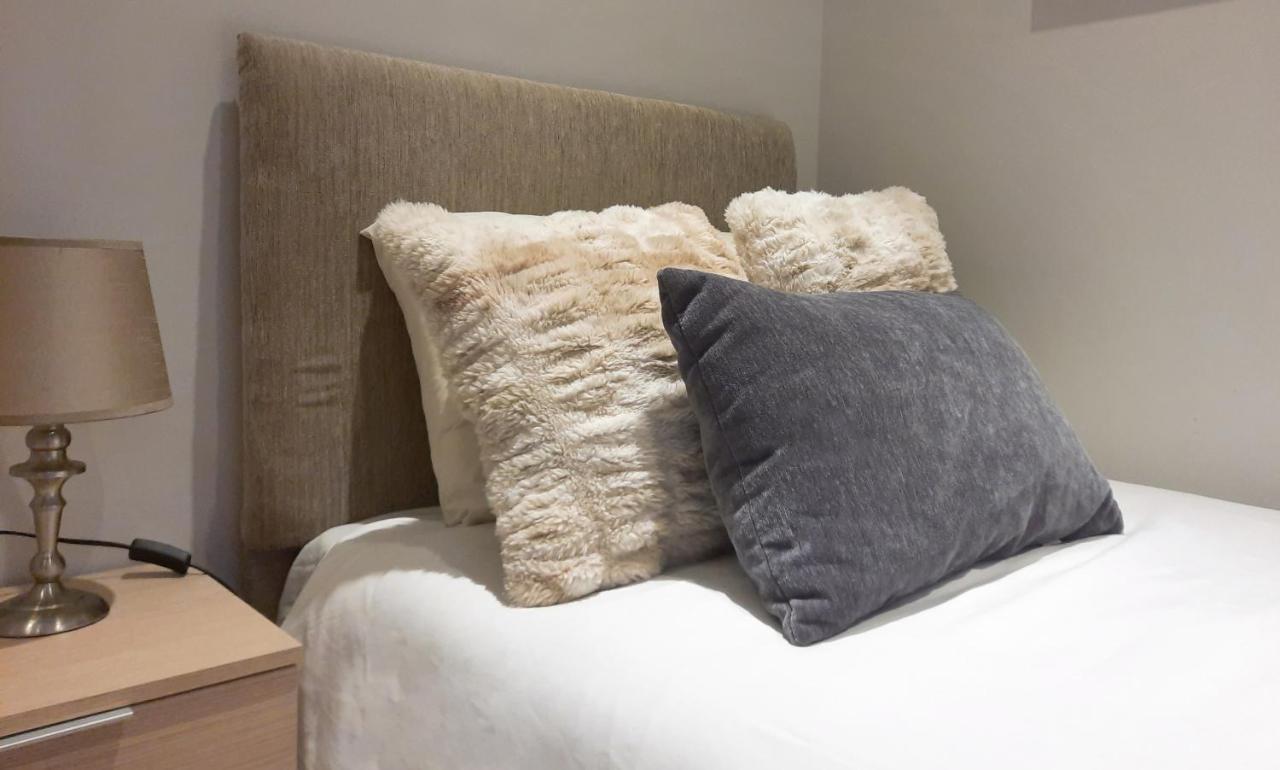 Cozy Rooms - Great Bus Connections - Free Parking Mosta Bagian luar foto